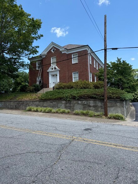 More Photos Of 408 8th St, North Wilkesboro Medical For Lease
