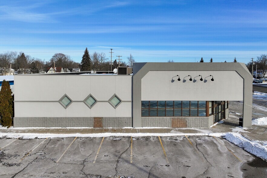 More Photos Of 117 N Mission St, Mount Pleasant Drugstore For Sale