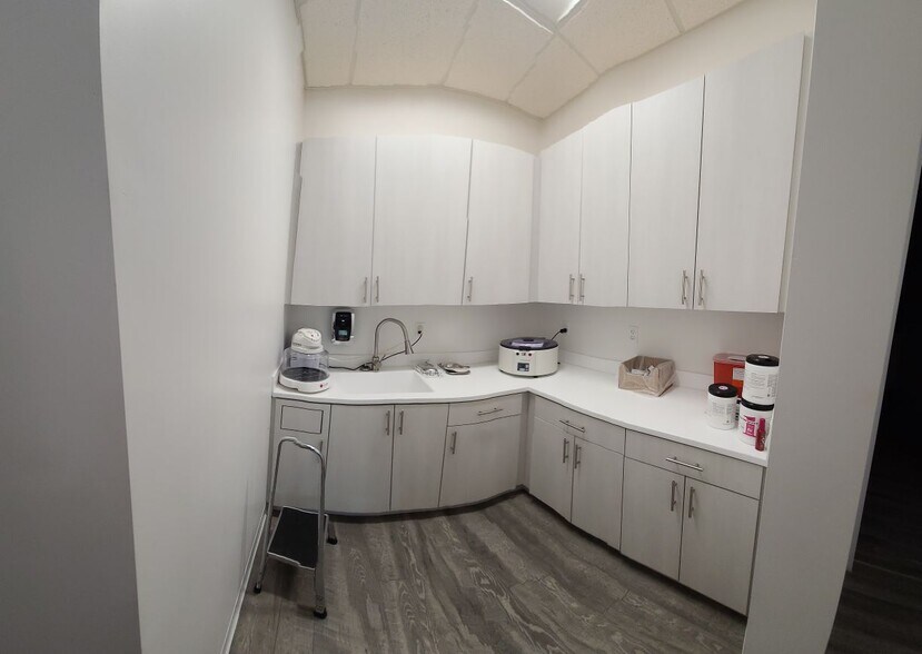 More Photos Of 11050 Griffin Rd, Cooper City Freestanding For Lease