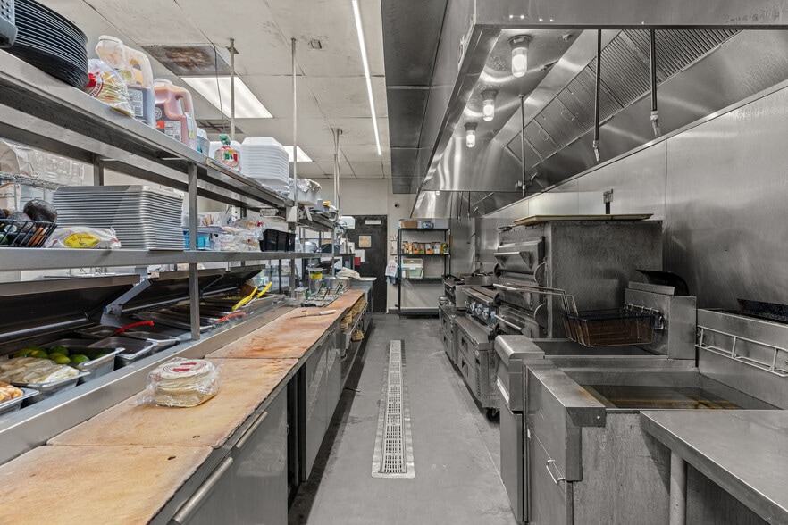 More Photos Of 1025 Industrial Dr, Crestview General Retail For Sale