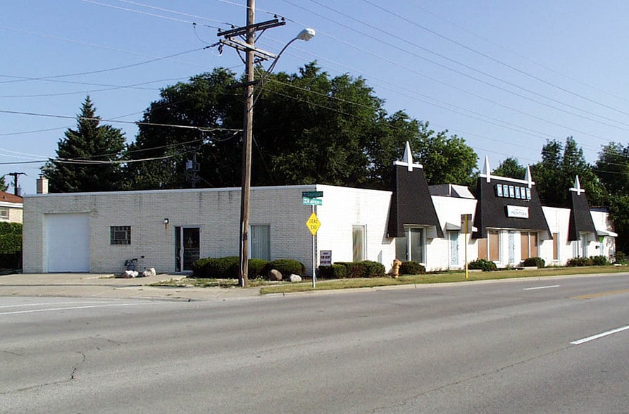 Primary Photo Of 8430-8434 Waukegan Rd, Morton Grove Flex For Sale