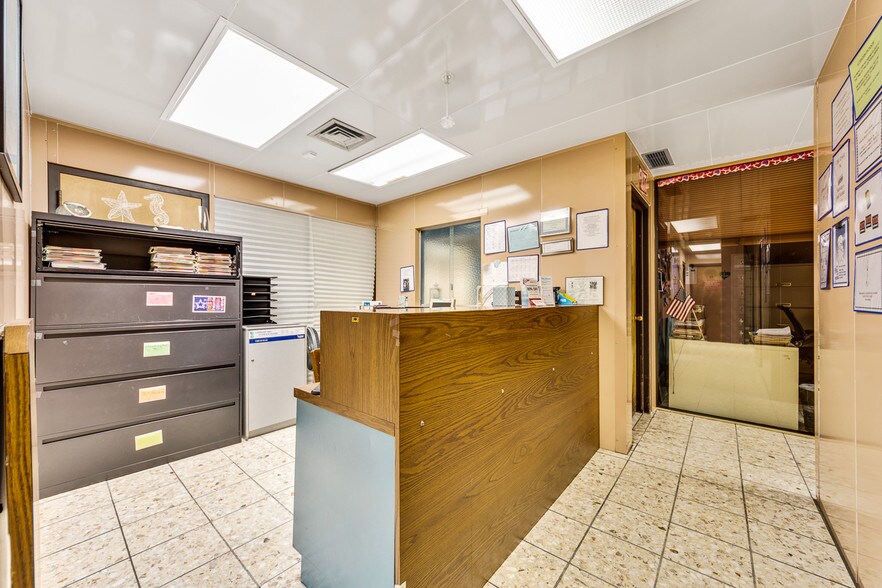 More Photos Of 8345 Walnut Hill Ln, Dallas Medical For Sale