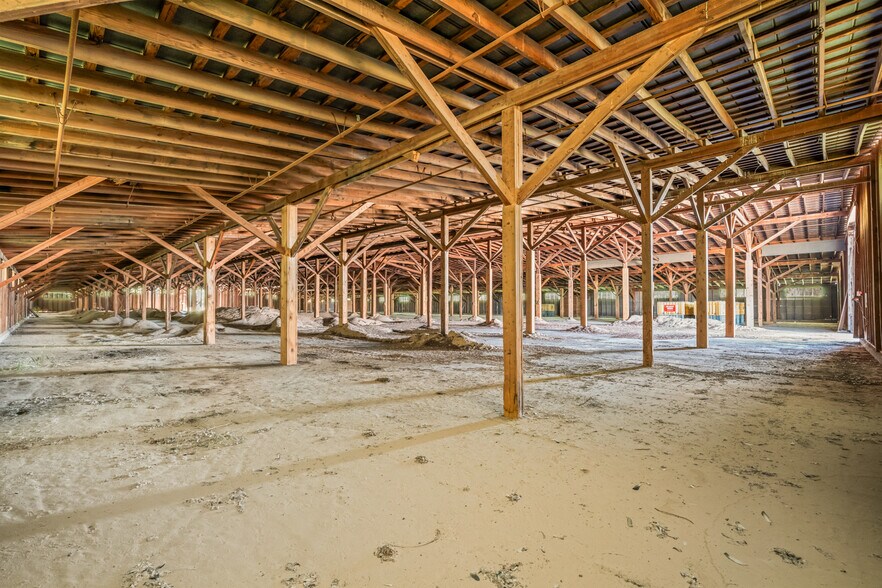More Photos Of 901 Underwood Street, Littlefield Warehouse For Sale