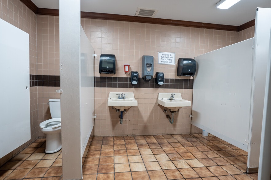 More Photos Of 11135 Monroe Rd, Matthews Distribution For Sale