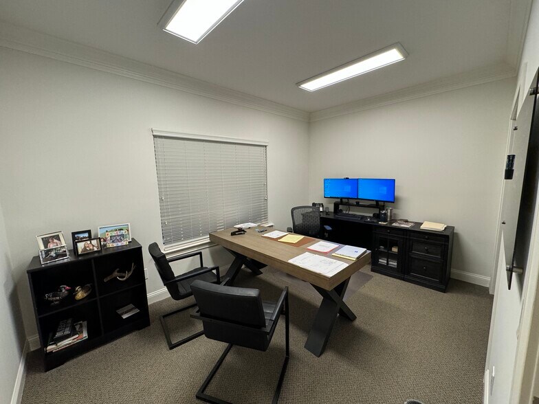 More Photos Of 9957 Moorings Dr, Jacksonville Office For Lease