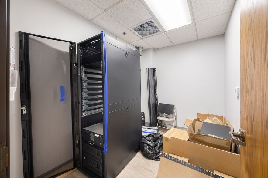 More Photos Of 601 S Glenoaks Blvd, Burbank Office For Lease