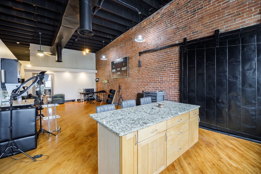 More Photos Of 1814 E Franklin St, Richmond Office Residential For Sale