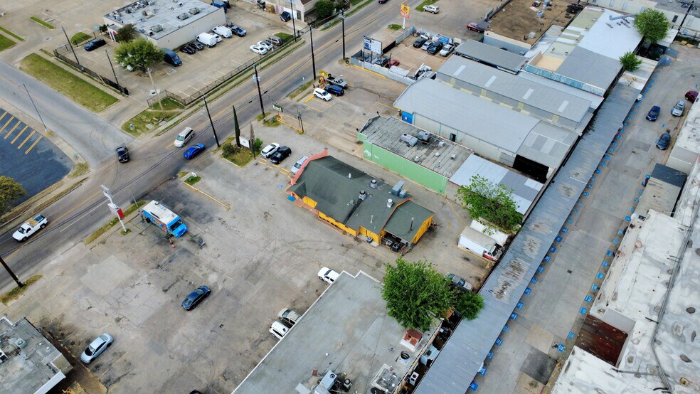 More Photos Of 7626 Clarewood Dr, Houston Restaurant For Sale