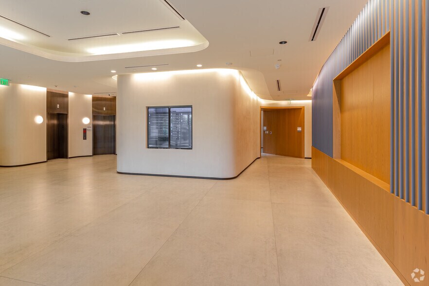 More Photos Of 411 N Washington Ave, Dallas Office For Sale