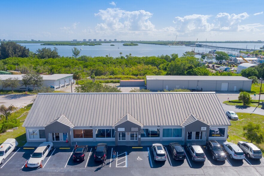 Primary Photo Of 2250-2296 N US Highway 1, Fort Pierce Office For Lease