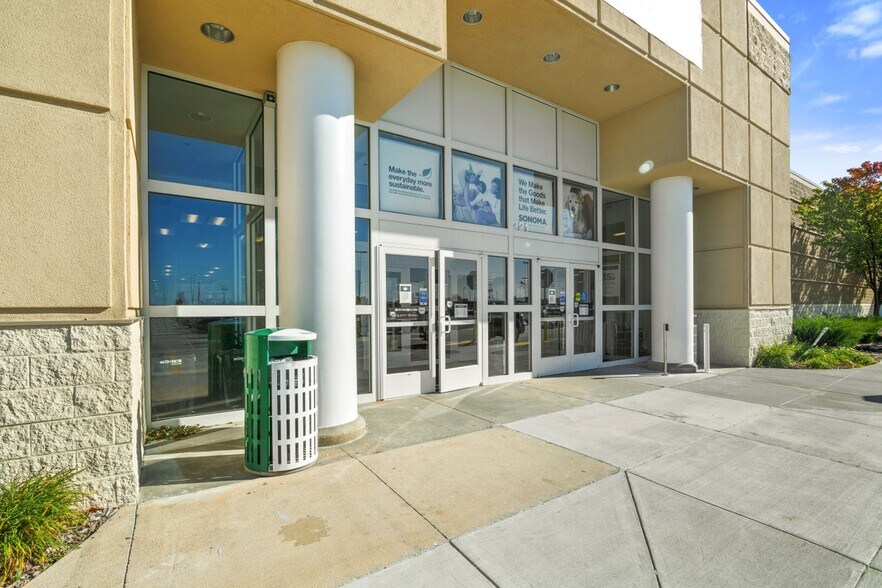 More Photos Of 221 Wilmar Ave, Grand Island Storefront For Sale