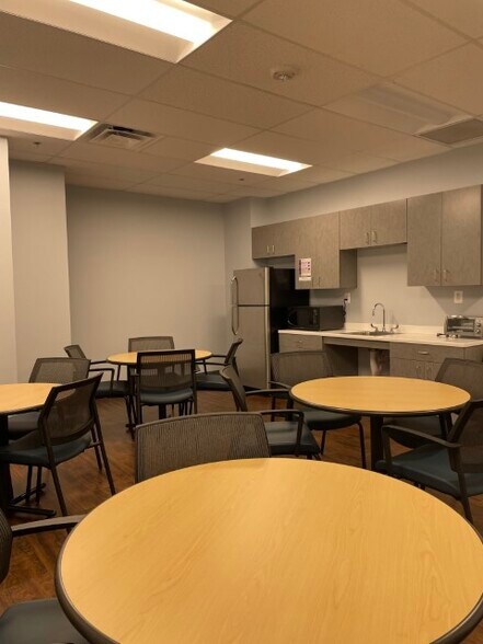 More Photos Of 400 Corporate Dr, Stafford Office For Sale