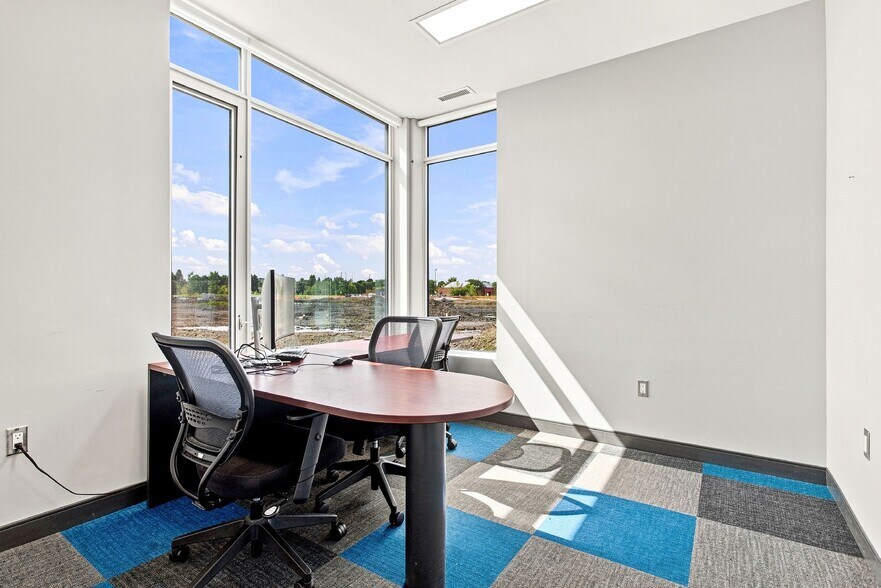 More Photos Of 2500 St. Laurent Blvd, Ottawa Medical For Sale