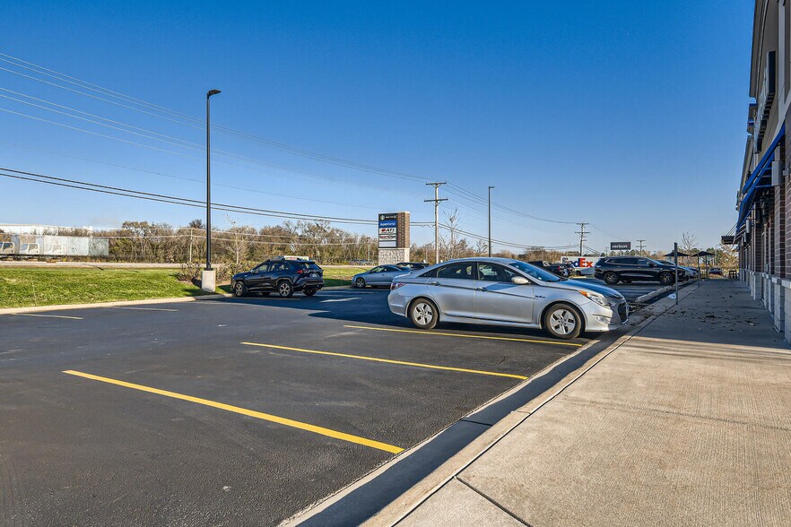 More Photos Of 11525 US Highway 14, Woodstock General Retail For Lease