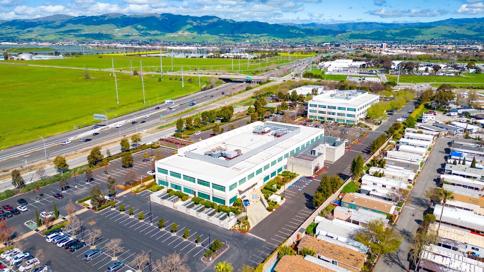 More Photos Of 400 Holger Way, San Jose Research And Development For Lease