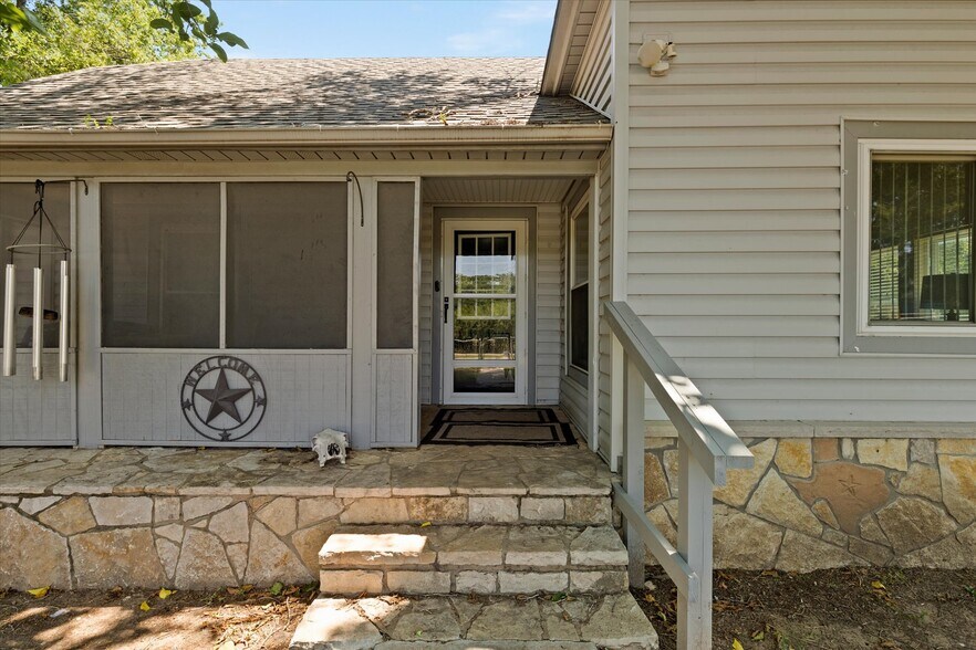 More Photos Of 725 Holmes Dr, Granbury Auto Repair For Sale