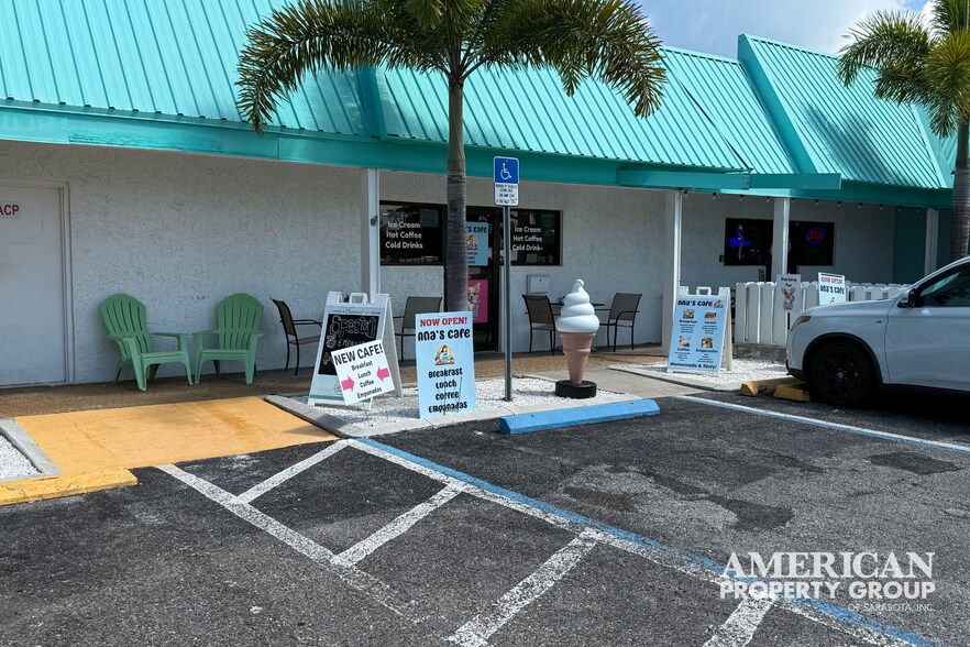 More Photos Of 5610 Gulf of Mexico Dr, Longboat Key Restaurant For Sale
