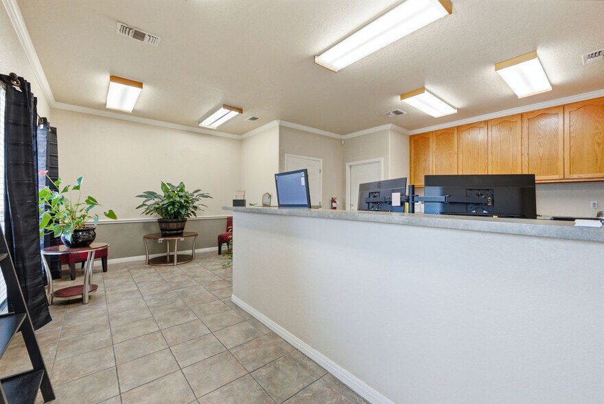 More Photos Of 215 Courtyard Dr, New Braunfels Office For Lease