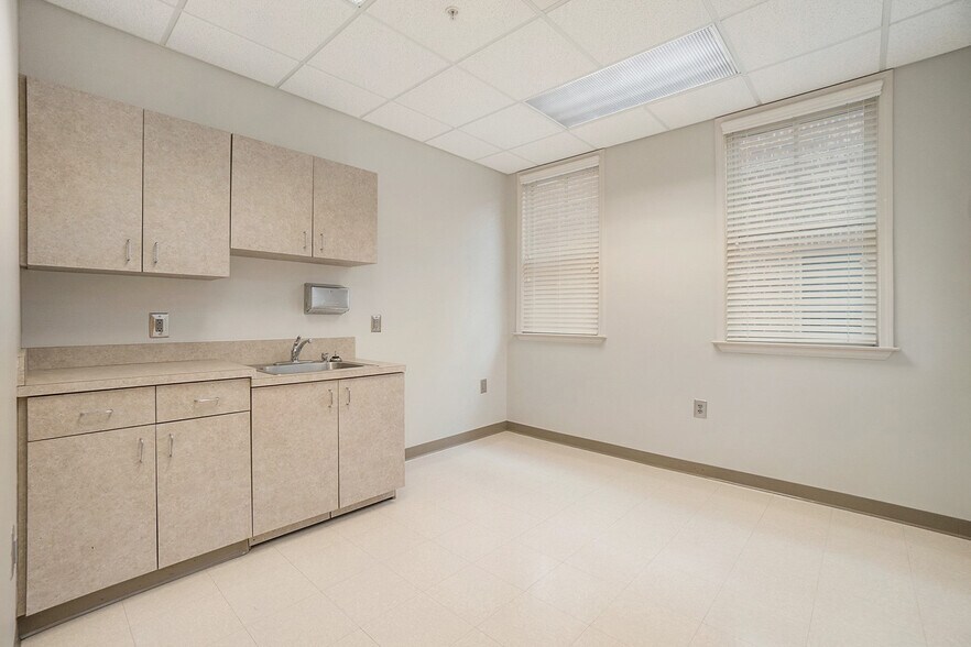 More Photos Of 11600 Atlantis Pl, Alpharetta Medical For Sale