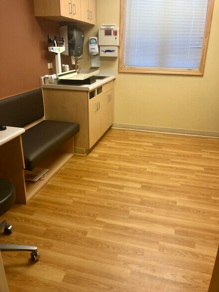 More Photos Of 16621 107th St, Orland Park Office For Sale