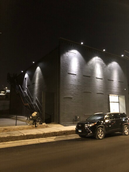 More Photos Of 219 N Elizabeth St, Chicago Showroom For Lease