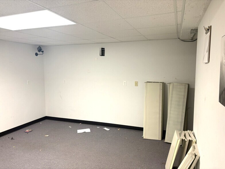 More Photos Of 601 Minnesota Ave, Walker General Retail For Lease