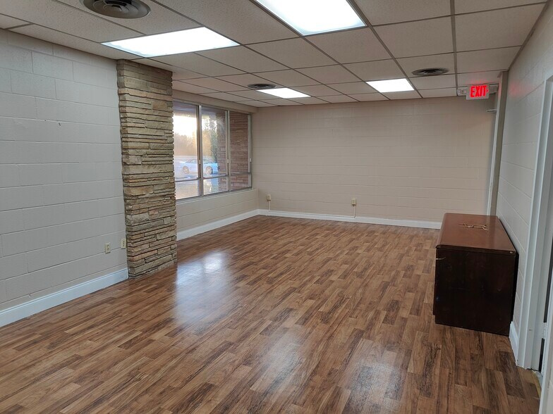 More Photos Of 3787 NW Loop 286, Paris Medical For Lease