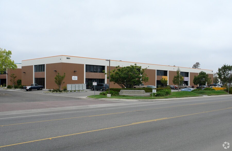 More Photos Of 1657 Pacific Ave, Oxnard Warehouse For Lease