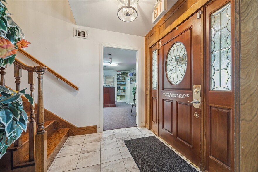 More Photos Of 5135 Edloe St, Houston Office Residential For Sale