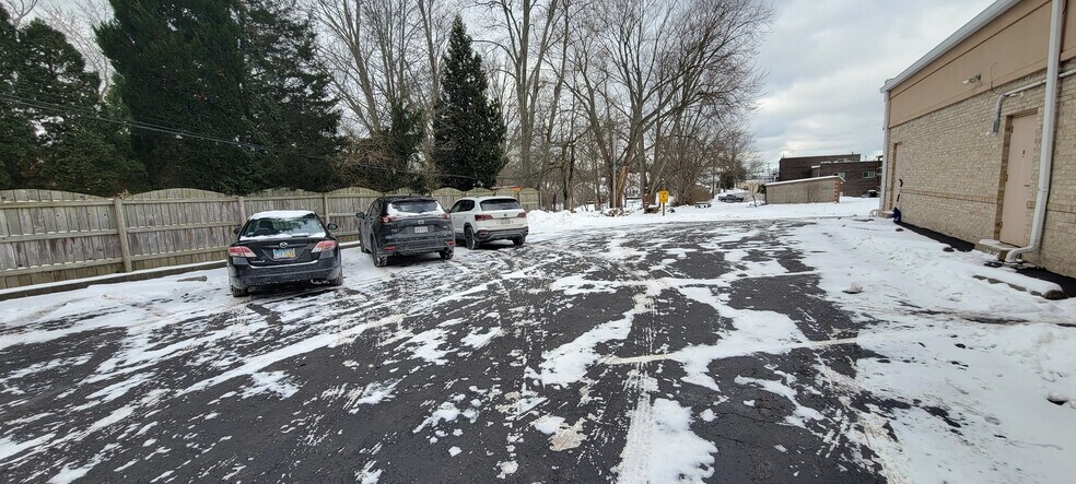 More Photos Of 5456 Mayfield Rd, Lyndhurst Storefront For Lease