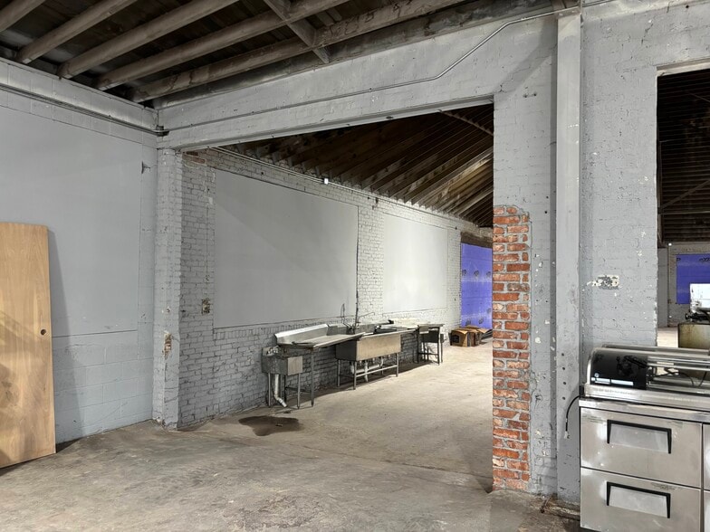 More Photos Of 9101 N Western Ave, Oklahoma City Showroom For Lease