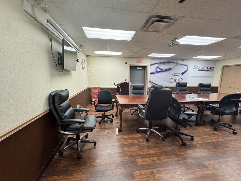 More Photos Of 1215 Dunn Ave, Jacksonville Medical For Lease
