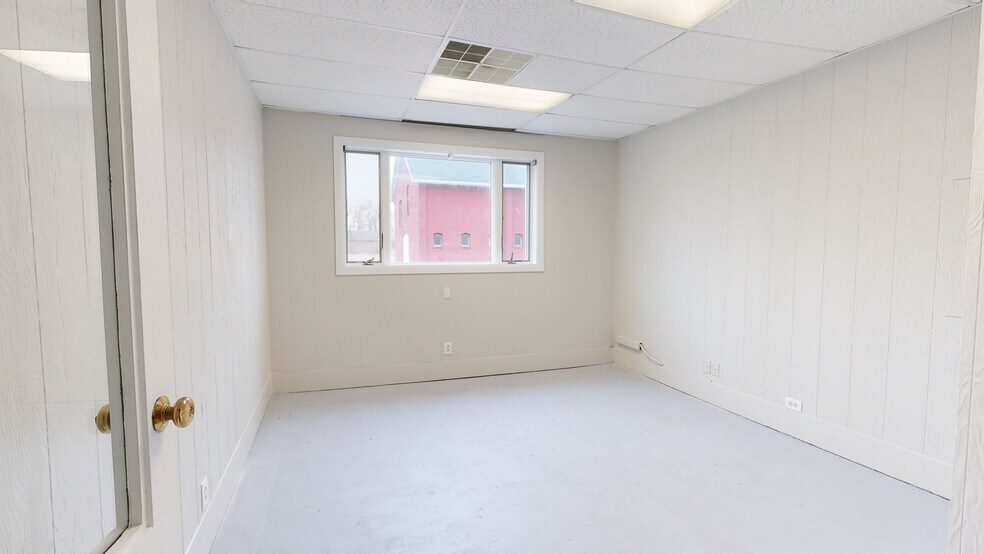 More Photos Of 801 S Henry St, Bay City Distribution For Sale