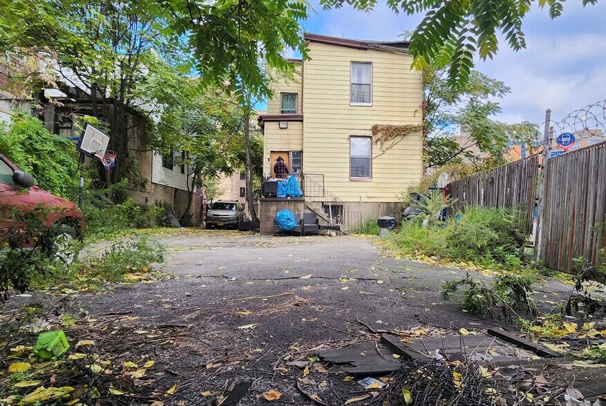 More Photos Of 2090 Arthur Ave, Bronx Apartments For Sale
