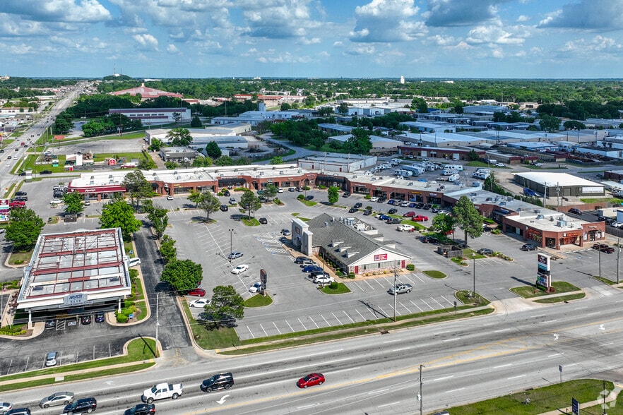 More Photos Of 697-845 N Aspen Ave, Broken Arrow Unknown For Lease