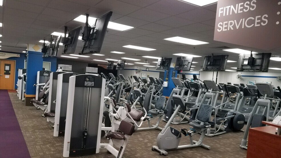 More Photos Of 100 Simsbury Rd, Avon Medical For Lease