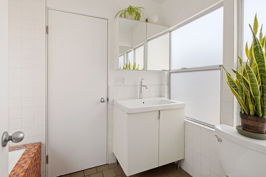 More Photos Of 977 Chung King Rd, Los Angeles Storefront Retail Residential For Sale