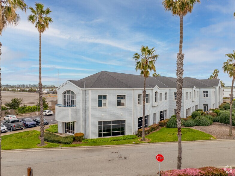 More Photos Of 400 Seaport Ct, Redwood City Medical For Lease