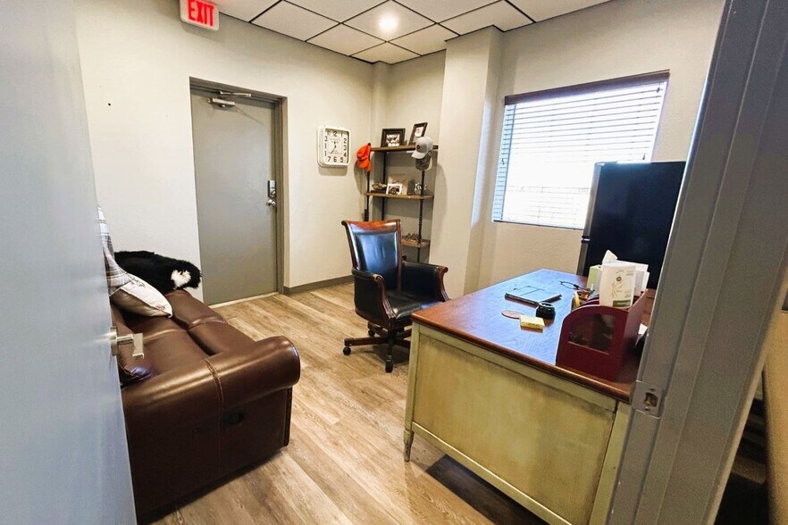 More Photos Of 1916 Gallagher Dr, Sherman Warehouse For Sale