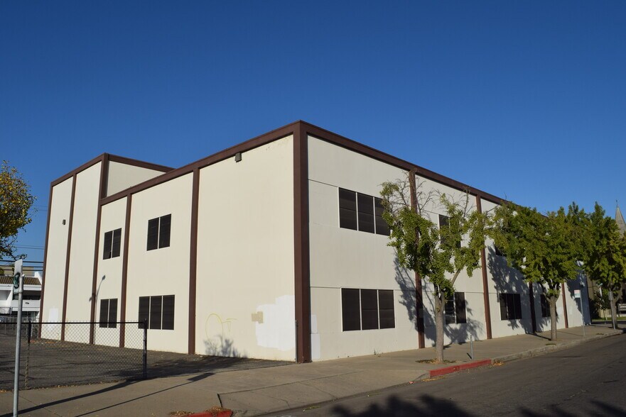 More Photos Of 1116 M St, Modesto Office For Sale