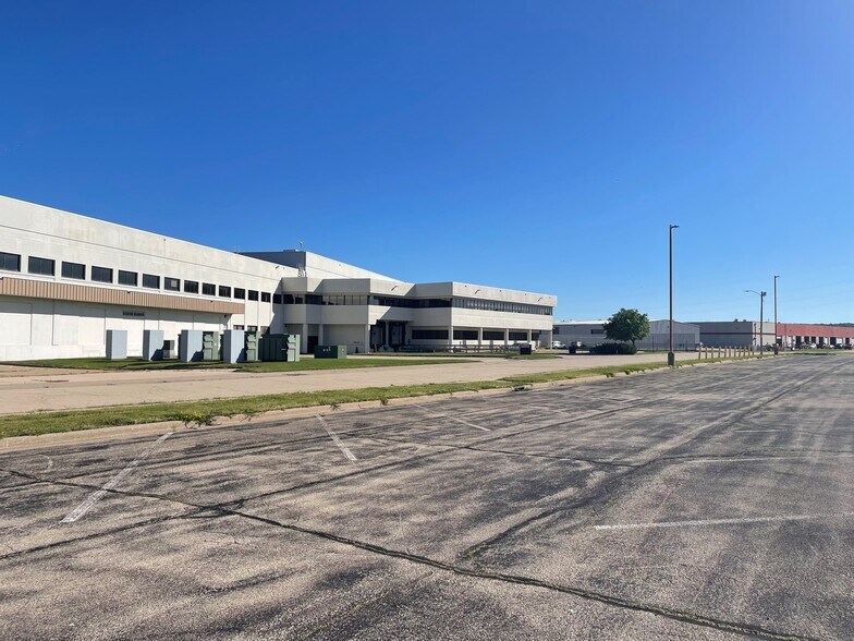 More Photos Of 2460 Kerper Blvd, Dubuque Warehouse For Lease