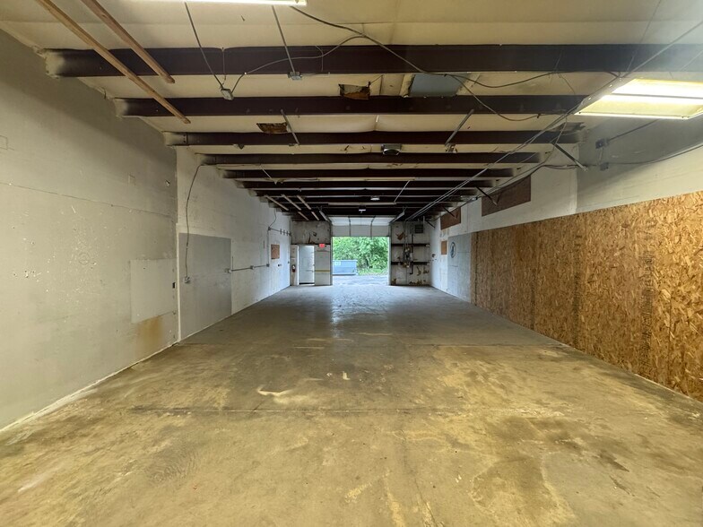 More Photos Of 5755 Industrial Pl, Colorado Springs Warehouse For Lease