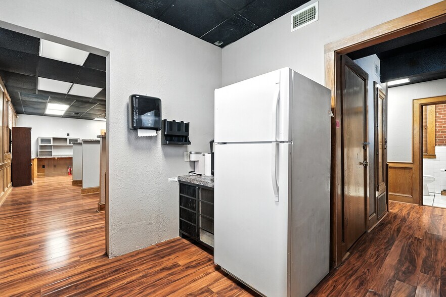 More Photos Of 441 Butternut St, Abilene Office For Sale