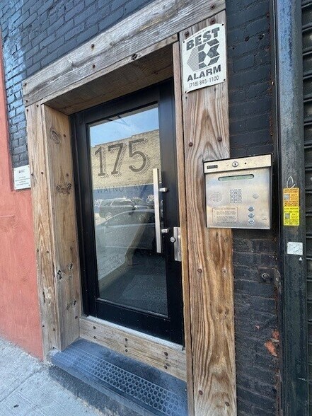 More Photos Of 175 Walnut Ave, Bronx Warehouse For Lease