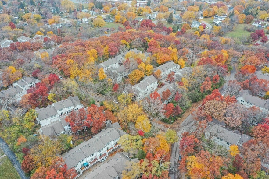 More Photos Of 1-100 N Macgillis Dr, Round Lake Apartments For Sale