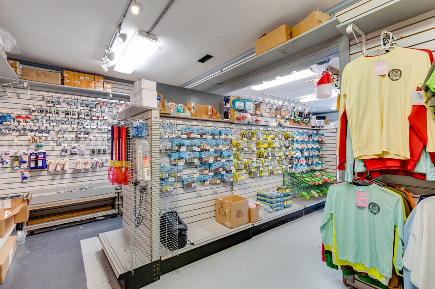 More Photos Of 16552 General Puller Hwy, Deltaville Specialty For Sale