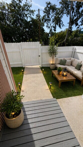 More Photos Of 22157 Clarendon St, Woodland Hills Office Residential For Sale