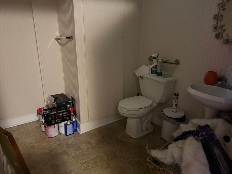 More Photos Of 923 Commercial St, Conyers Storefront For Sale