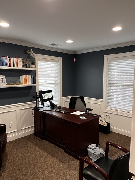 More Photos Of 447 Naubuc Ave, Glastonbury Office For Sale