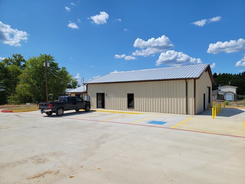 More Photos Of 1604 S Moody St, White Oak Warehouse For Lease